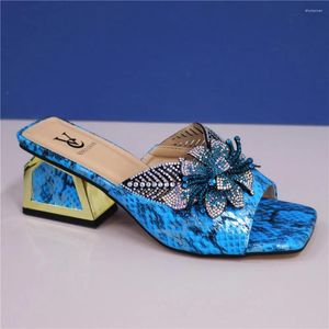 Robe chaussures est arrivée compensées pour femmes pompes décorées avec strass mariée mariée talons hauts dames