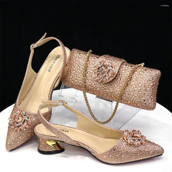 Chaussures de robe Est Champagne Diamond Opend Toe Matchin Purse Anklet Design Sandales à talons hauts pour femmes adaptées à la fête de mariage