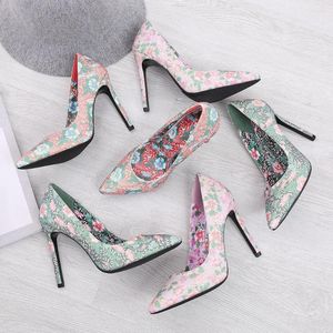 Kledingschoenen etnische stijl dames gedrukte bloemen puntige teen hoge hakken 11 cm lente zomer vrouwelijke sexy pumps 35--46 ouyyyogo