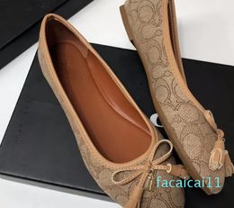 Chaussures habillées Europe et Amérique Slip sur la tête ronde peu profonde pour femmes Bowknot Lefu Cover Foot Mocassins