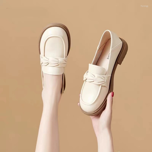 Chaussures habillées européen britannique petit cuir femme hiver travail doux oxfords boucle grosse talons espadrilles en peluche creepers flats mods