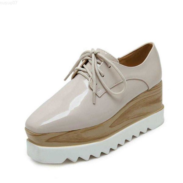 Chaussures habillées européenne célèbre marque Brogue chaussures femme printemps en cuir laqué Oxford plate-forme chaussures à lacets Creepers Bullock Derby Flats L230724