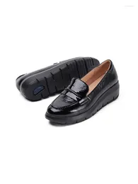 Chaussures habillées exportées vers l'italie ultra légères à semelle épaisse grand-mère en cuir véritable à la mode bouche peu profonde chaussure unique pour les femmes