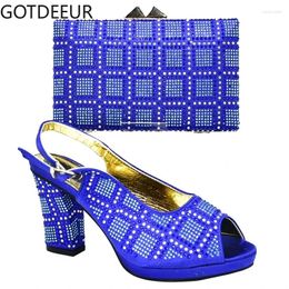 Chaussures habillées Fashion African Femmes Sacs Set Metal Decoration Designers de luxe d'été et Bag en Italie