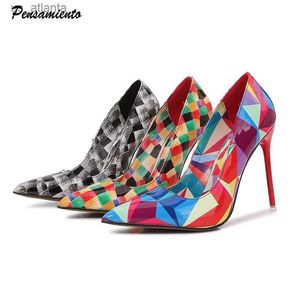 Chaussures habillées géométrie de mode plaid imprimé en cuir breveté Femmes pompes élégantes à orteil pointu toetto talons hauts printemps talon d'automne dame chaussure h240403