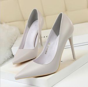 Robe Chaussures Fashion Hauts Talons pour Femmes Party Mariage Triple Noir Blanc Blanc Jaune Jaune Pompe à orteils pointus Taille 35-42