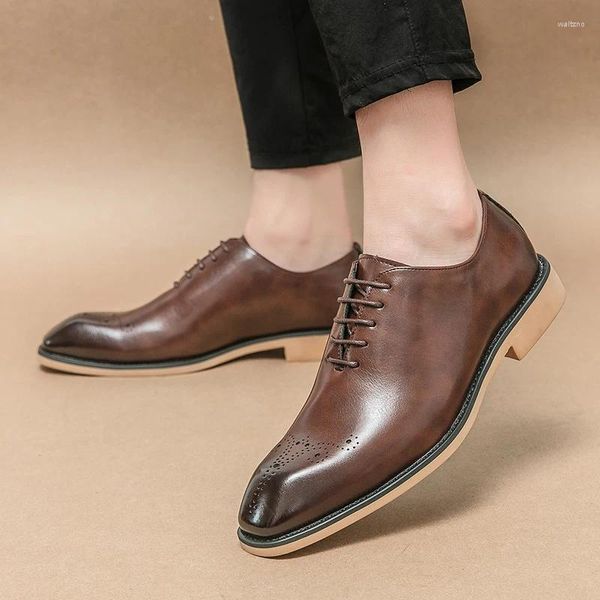 Zapatos de vestir hombres de moda otoño 2024 para hombres esmoquin de alta calidad cuero de negocios cómodo hombre de negocios formal