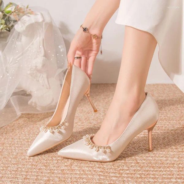 Zapatos de vestir de moda perlas desnudas de boda blanca bombas 2024 diseño elegante punta puntiaguda tacones altos tacones de fiesta sandalias