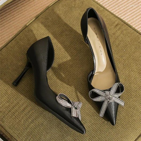 Chaussures habillées Fashion Pointe Pointe Toe High Heels Côté Couvrot Hollow Design Rhingestone Bow Decoration Elegant Banquet Party Office Femmes Pumps