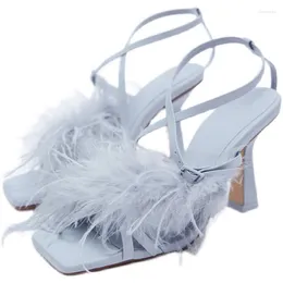 Chaussures habillées sandales de mode Femmes 2024 Été Style coréen Chunky Talon Gentle Fairy Hairy High Zapatos
