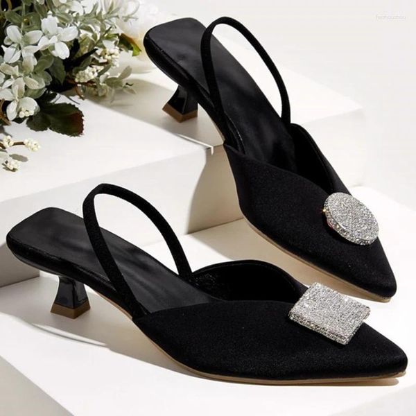 Zapatos de vestir Moda poco profunda para las mujeres 2024 Sexy Black Pointed Toe Low Heel Rhinestone Mule Party Sandalias de boda