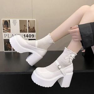 Zapatos de vestir Bombas de plataforma blanca de moda para mujeres Tacones súper altos Hebilla Correa Mary Jane Mujer Goth Tacón grueso Fiesta Damas 231006