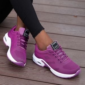 Chaussures habillées Fashion Femmes Chaussures de course respirant Mesh Outdoor Light Weight Sports Chaussures Casual Walking Sneakers Lace-Up Femme Sneaker 230316