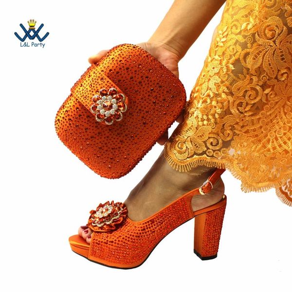 Zapatos de vestir de moda para mujeres italianas en color naranja damas africanas maduras tacones cómodos sandalias para fiesta