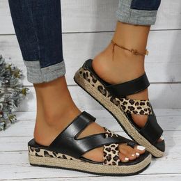 Chaussures habillées à la mode léopard à imprimé couverture en cuir orteil carré sandales plates à semelle épaisses avec pantoufles combinées à sangle mince sandalias