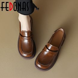 Zapatos de vestir FEDONAS, zapatos clásicos de punta redonda para mujer, tacones gruesos, diseño Retro de cuero genuino, mocasines de oficina para primavera y otoño para mujer 230220