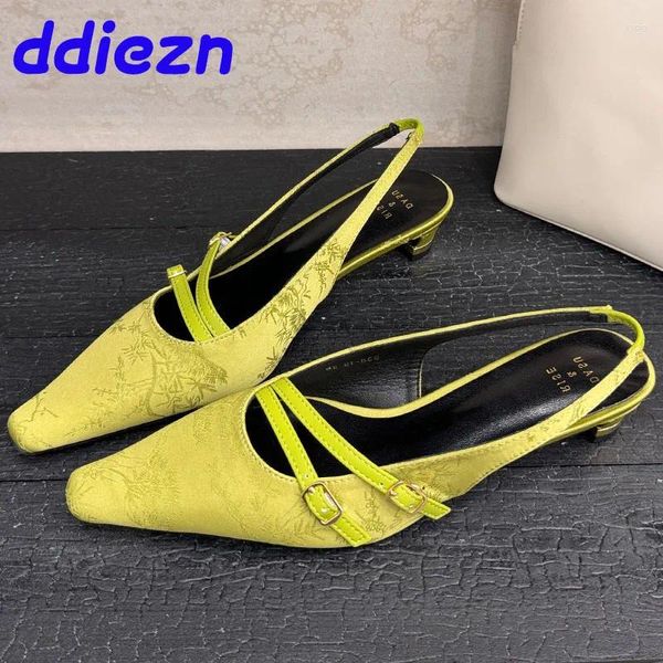 Zapatos de vestir hembra calzado de tacón bajo bombas de mujeres verdes 2024 slingbacks moda de seda de seda poco profunda sandalias de tacón de tacón