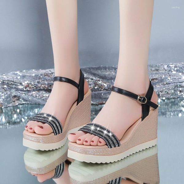 Zapatos de vestir hembra a la venta 2023 sandalias de mujer modernas verano sandalias de cristal de lujo cuñas casuales Zapatos Mujer