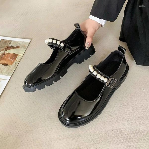 Chaussures habillées femme en vente 2023 bout rond bouche peu profonde Mary Janes cuir verni noir grande taille 35-44 pompe pour femme