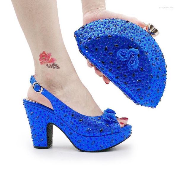 Zapatos de vestir Conjunto de zapatos y bolso de boda floral Azul real Tallas grandes 41 42 Sandalias gruesas con monedero Mujeres italianas a juego