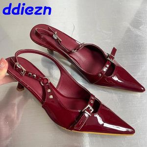 Robe chaussures chaussures vin rouge élégant femmes talons luxe femme diapositives boucle mode dames peu profondes talons hauts bout pointu