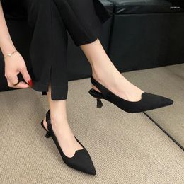 Chaussures habillées pour femmes de haute qualité Une pédale pompes vend comme des gâteaux couleur unie pointu à talons à orteil zapatillas
