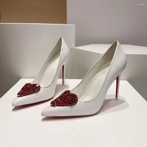 Chaussures habillées pour femmes pointues cristal super hautes talons pompes de coeur concepteur sexy fête zapatillas mujer