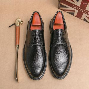Robe chaussures quatre saisons mode hommes pointus décontracté unique rétro style britannique jeune à lacets petit cuir