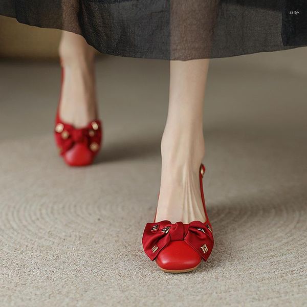 Chaussures habillées français rétro Baotou sandales femmes 2023 été bouche peu profonde nœud mi-talon dos vide confortable Simple femmes