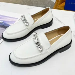 Chaussures habillées gemmes en cuir souple Femmes Single Rignestone Mandons dames Slip-on Tacones Tacones para mujer Toe rond Sapatos Feminino