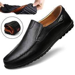 Robe chaussures en cuir véritable hommes décontracté marque de luxe hommes mocassins respirant sans lacet noir conduite plus taille 3747 230926
