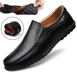 Robe chaussures en cuir véritable hommes décontracté marque de luxe hommes mocassins respirant sans lacet noir conduite plus taille 3747 231117