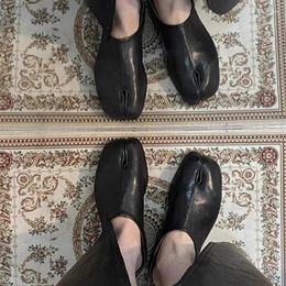 Chaussures habillées en cuir véritable Split Toe Tabi Femmes Slip-On Flats Ninja Pig Feet Chaussure Femme