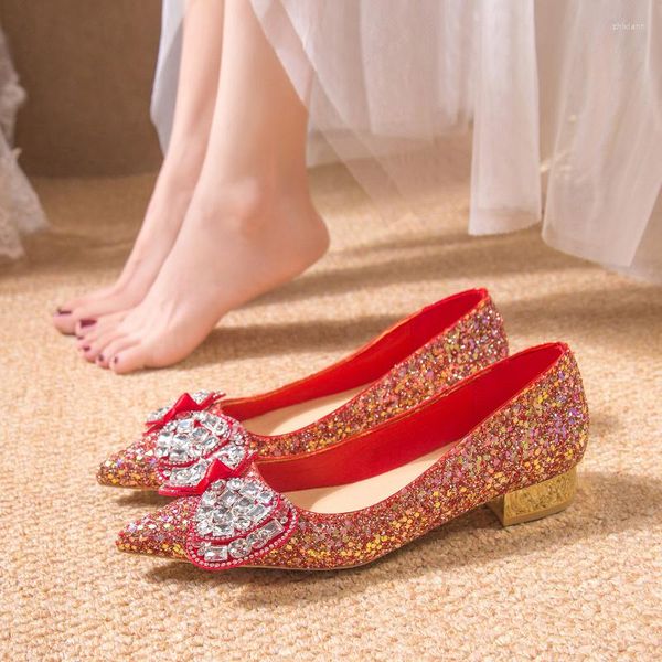 Zapatos de vestir Glitter Rhinestones Mujeres Bombas Crystal Bowknot Sandalias de satén 2023 Boda roja Tacones altos Fiesta Diseñador de fiesta