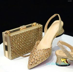 Dress Shoes Goud en tas ingesteld voor vrouwen Afrikaanse dames sandalen middelgrote hakken pompen Match met handtas portemonnee koppeling Femmes sandales CR522