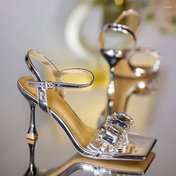Zapatos de vestir Sandalias de tacones altos de plata dorada Mujer 2024 Verano Punta cuadrada Cristal brillante Mujer Correas de tobillo Tacón fino Bombas de fiesta