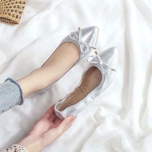 Jurk Schoenen goud/zilver pailletten doek bowtie ballet flats vrouwen puntschoen metalen decoratie opvouwbare schoenen gezellige slip op mocassins vrouwen L230721