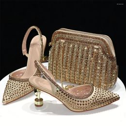 Zapatos de vestir Conjunto de piedra y bolsa de oro para mujeres Bombas de damas africanas Combinan con bolso de bolso Sandalias de lujo Clutch Escarpins Femme CR391