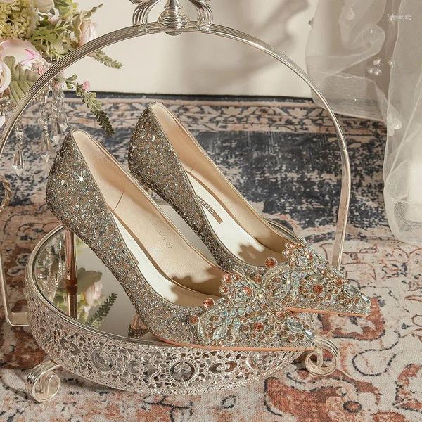 Zapatos de vestir Tacones altos dorados 2023 Sentido francés Show He Wedding Walk Modelo Profesional Dama de honor para mujer