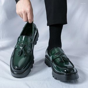 Robe chaussures vert hommes cuir verni noir décontracté plate-forme d'affaires glands slip-on pour le mariage