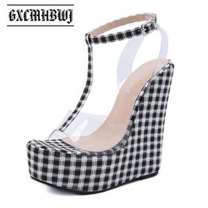 Kledingschoenen gxcmhbwj elegant gingham dikke bodem wig wig dames sandalen sandalen enkel buckle riem platform hoge hakken pvc transparante vrouw