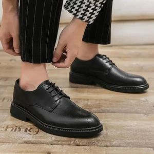 Chaussures habillées faites à la main pour hommes en cuir véritable derby haut de gamme de mariage pointu de gamme