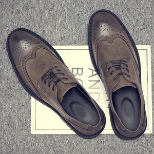 Chaussures habillées à la main