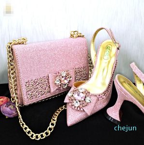 Chaussures habillées Produits haut de gamme Talons et sacs pour dames de la même couleur Matériau brillant Nigeria Fête de mariage