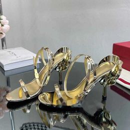 Sapatos de vestido Sandálias de salto alto senhoras flor decoração parecem fino dedo do pé aberto uma cinta superior design banquete bombas femininas