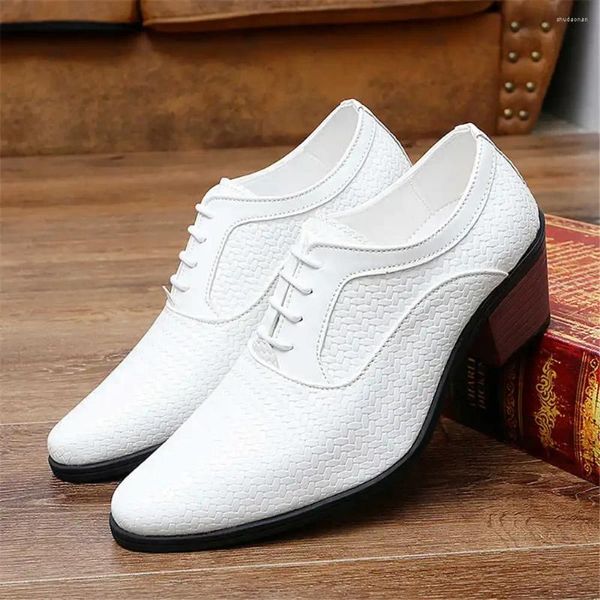 Zapatos de vestir Novio de tacón alto Zapatillas de deporte casuales para hombres Tamaño 45 Precio deportivo Proveedores de holgazanes Marcas globales