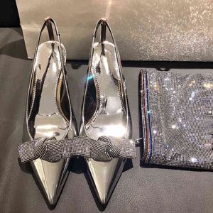 Zapatos de vestir Zapatos de mujer de moda de tacón alto en punta Zapatillas de diamantes de imitación de metal Sandalias de tacón fino con cabeza de bolso