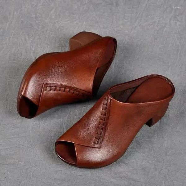 Chaussures habillées Pantoufles en cuir souple à talons hauts classiques rétro marron bouche de poisson sandales pour femmes confortables et polyvalentes à talons moyens