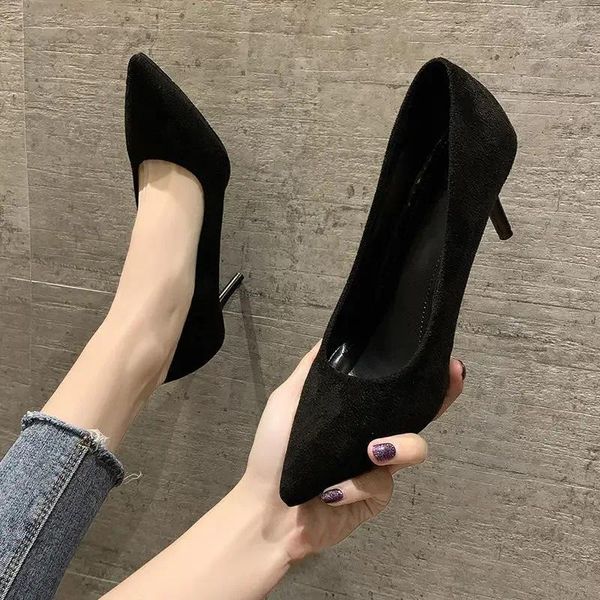 Robe chaussures à talons hauts femmes stiletto 2024 été bout pointu noir bouche peu profonde style anglais mode confort sexy 34-40