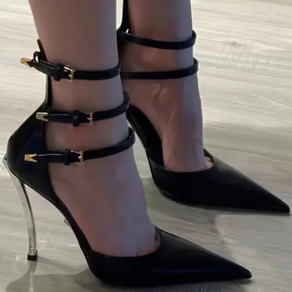 Zapatos de vestir tacones altos mujeres 2024 línea de primavera hebilla metal delgado con moda todo negro personalidad puntiaguda única